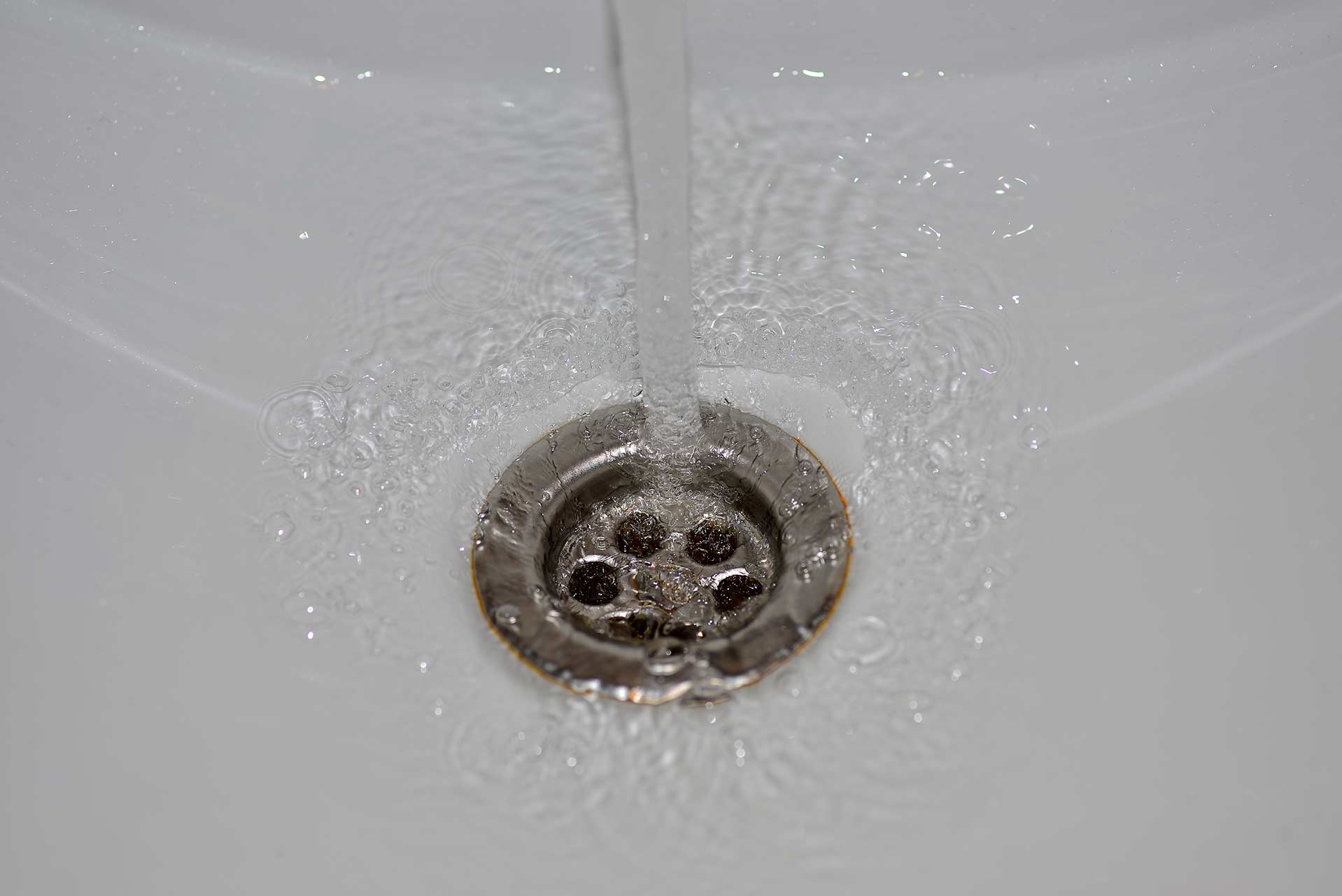 A2B Drains provides services to unblock blocked sinks and drains for properties in Milton Keynes.